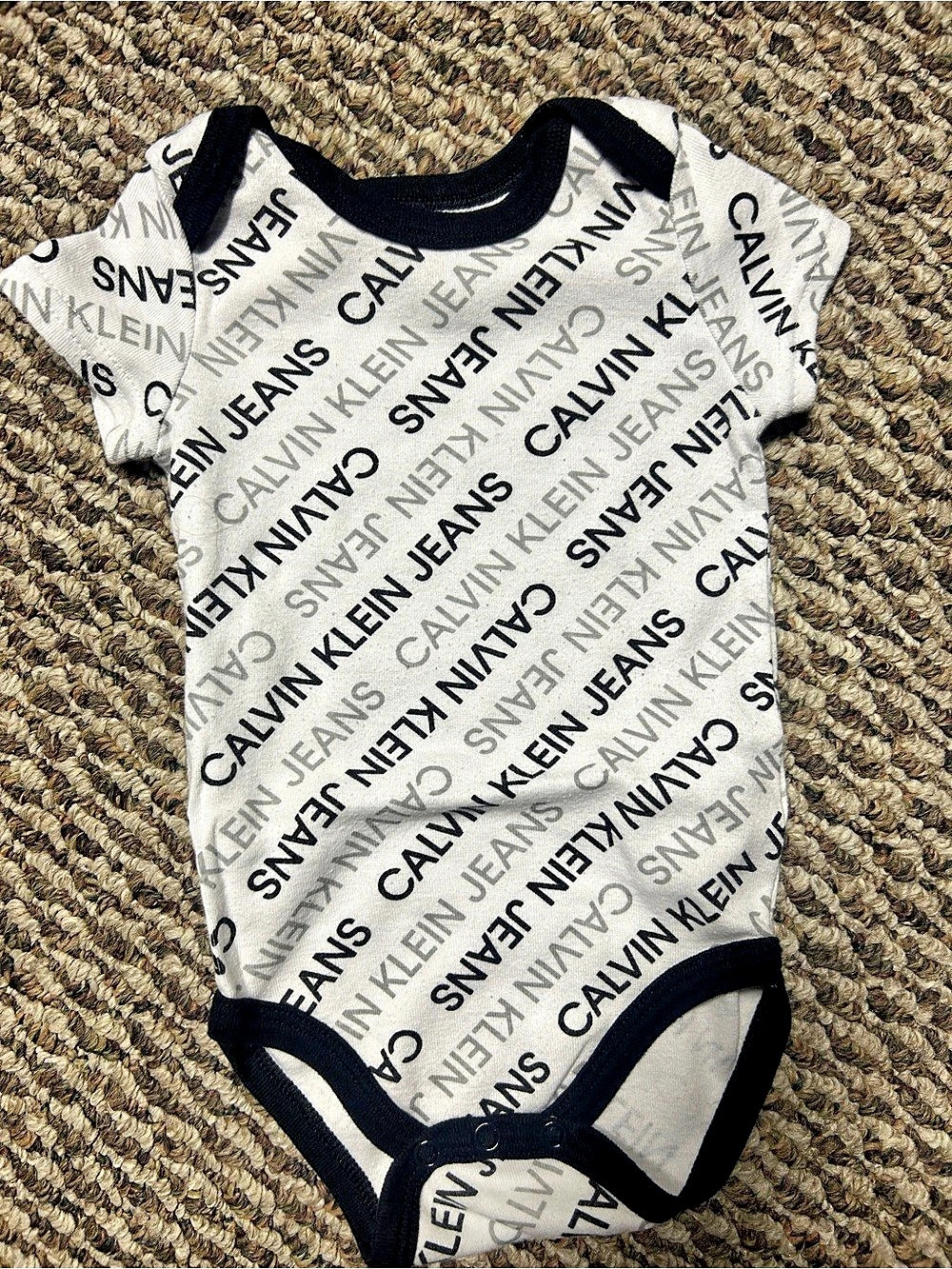Calvin Klein Kids Logo Print Bodysuit in White & Black Like New Size 6-9 Month